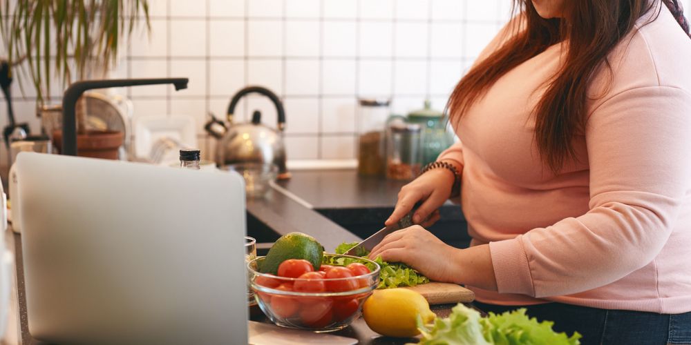 Eine Patientin hat nach der Schlauchmagen-OP ihre Ernährung umgestellt. 